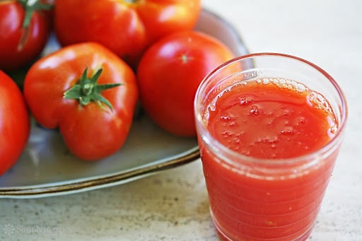 Best Tomato Juicers For Canning: Electrical & Manual Juicer